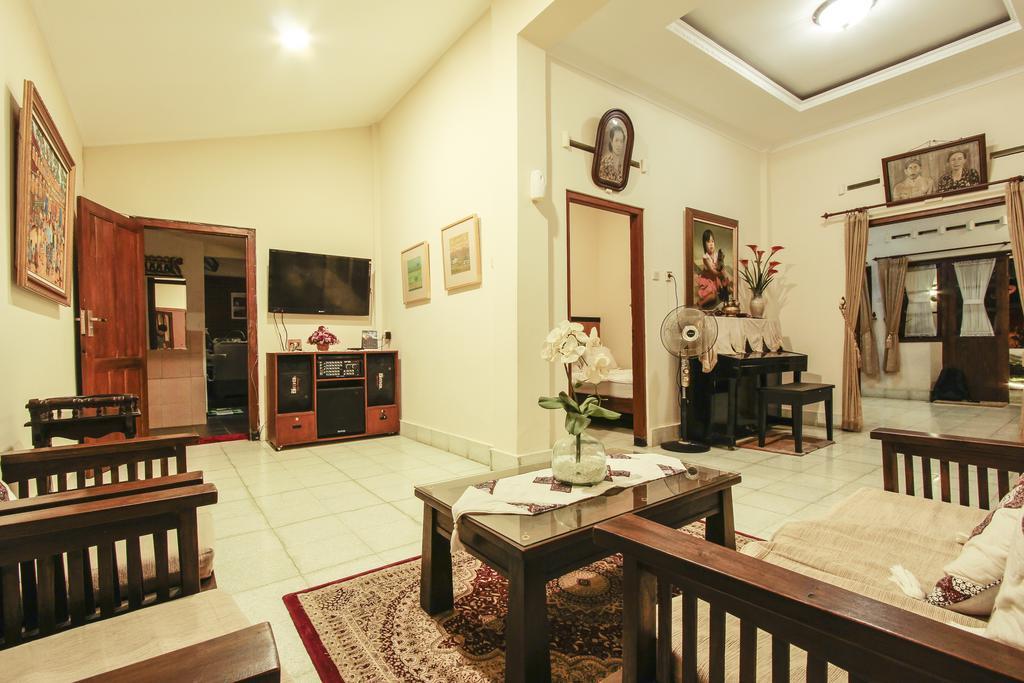 Griya Langen Guesthouse Yogyakarta Exterior foto