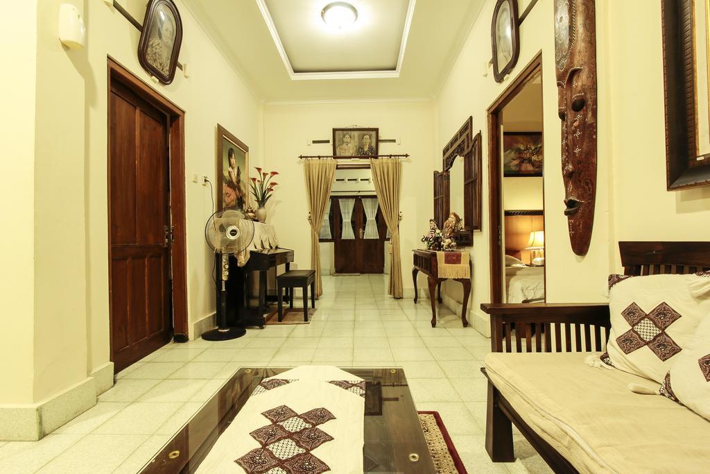 Griya Langen Guesthouse Yogyakarta Exterior foto
