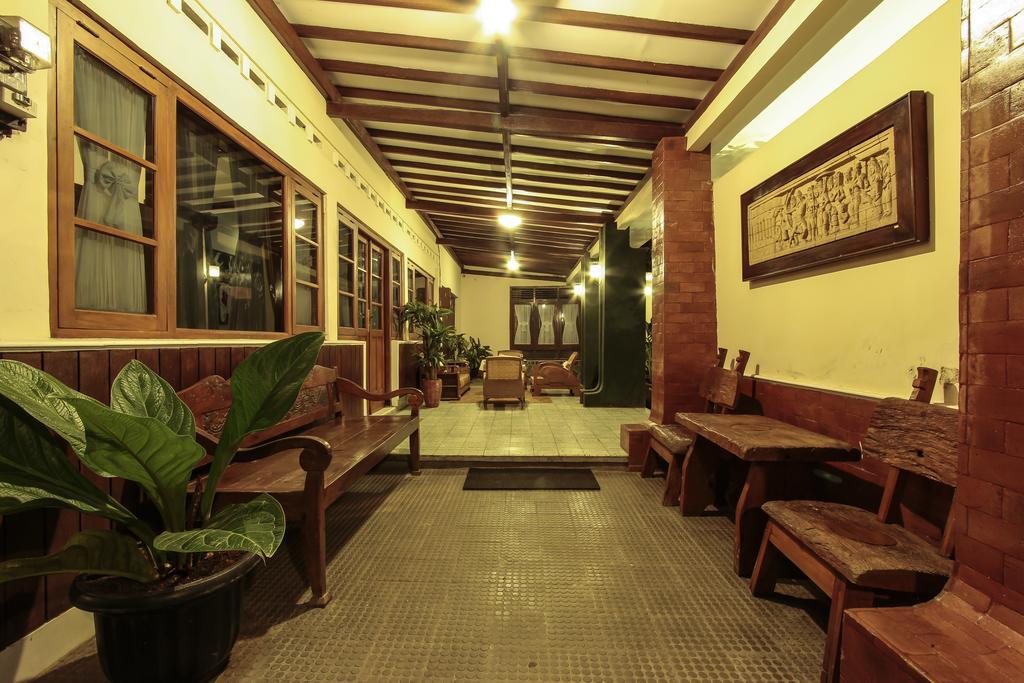 Griya Langen Guesthouse Yogyakarta Exterior foto