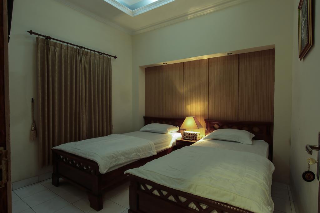 Griya Langen Guesthouse Yogyakarta Exterior foto