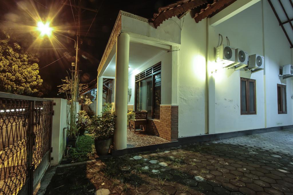 Griya Langen Guesthouse Yogyakarta Exterior foto