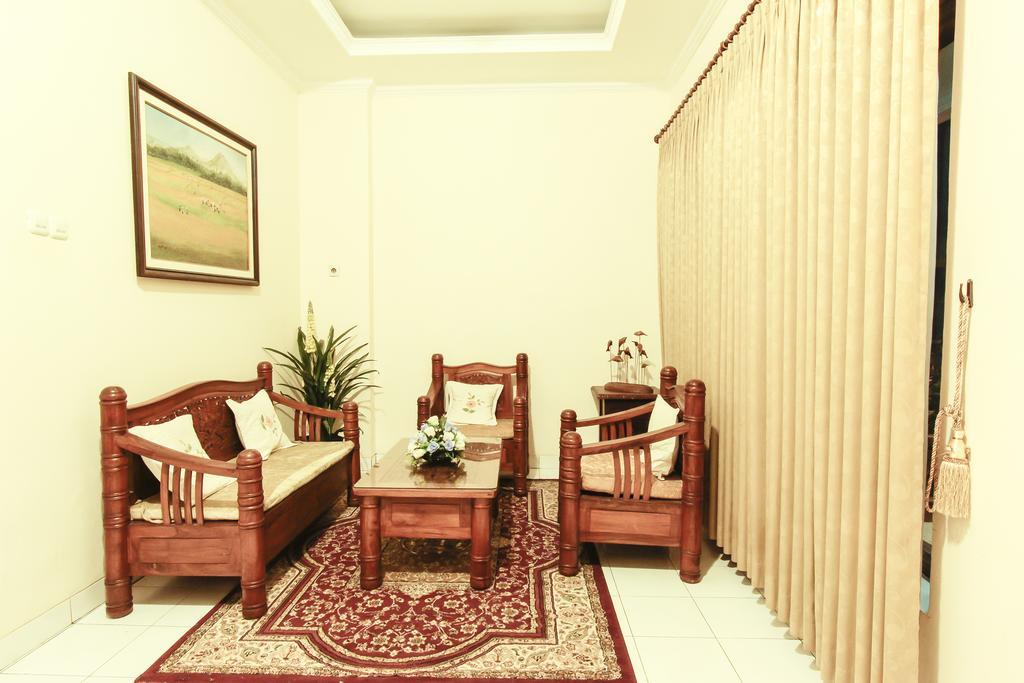 Griya Langen Guesthouse Yogyakarta Exterior foto